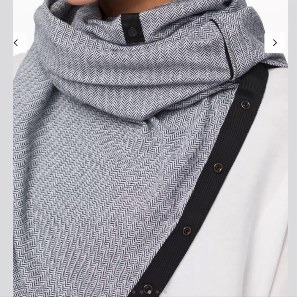 BNWT Lululemon Vinyasa scarf